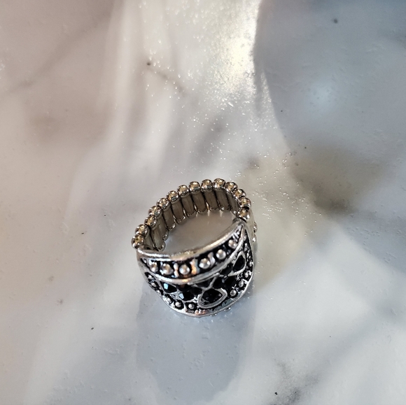 Silver Tone and Black Jewels Stretch Band Ring 💥3 for $24💥 - Picture 4 of 16